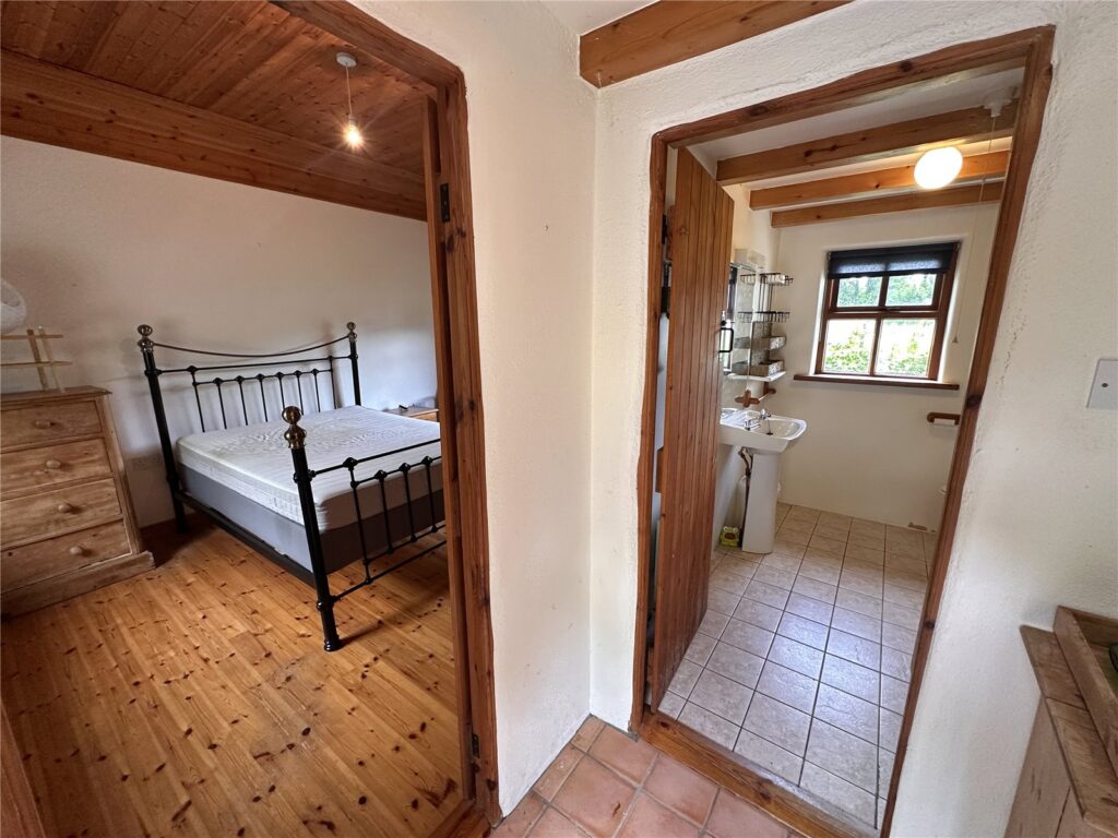 Cottage Ent Hall
